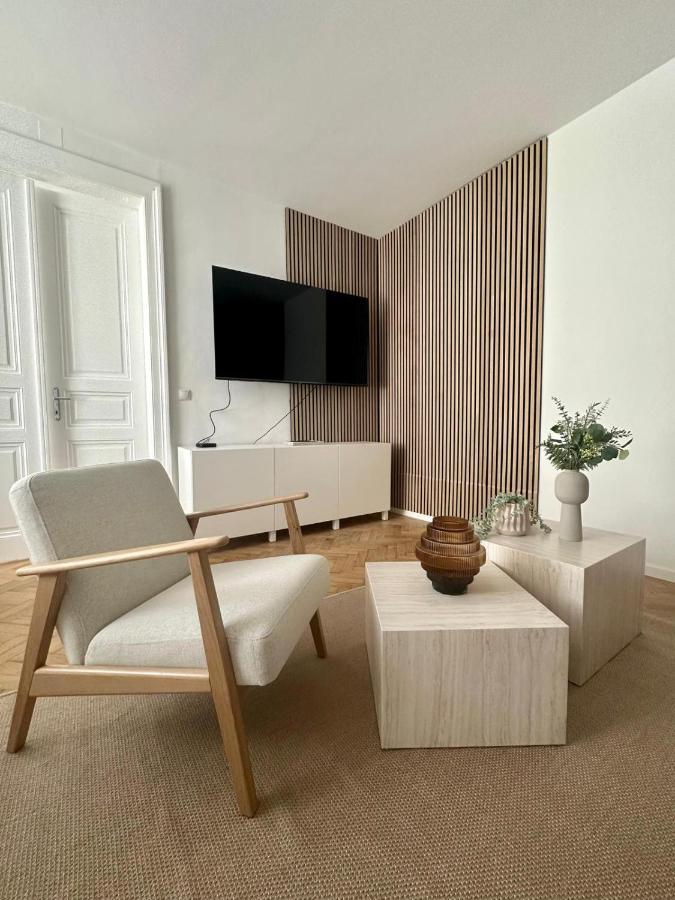 Designer Apartment Near Main Station Wina Bagian luar foto