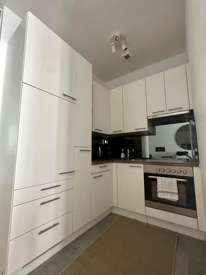 Designer Apartment Near Main Station Wina Bagian luar foto