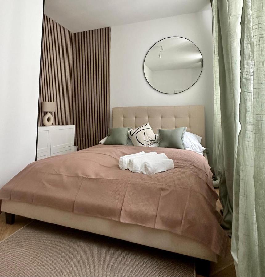 Designer Apartment Near Main Station Wina Bagian luar foto
