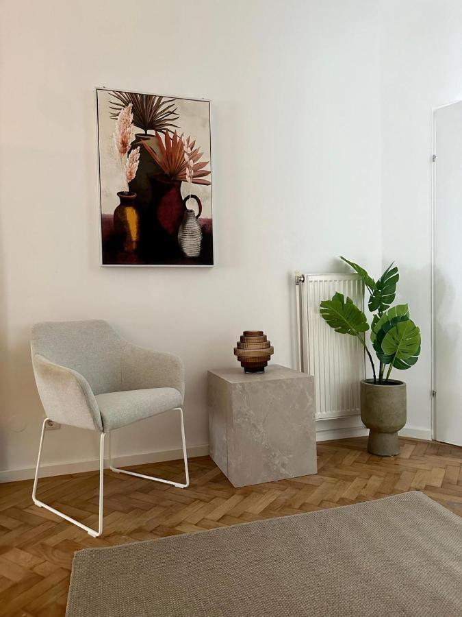 Designer Apartment Near Main Station Wina Bagian luar foto