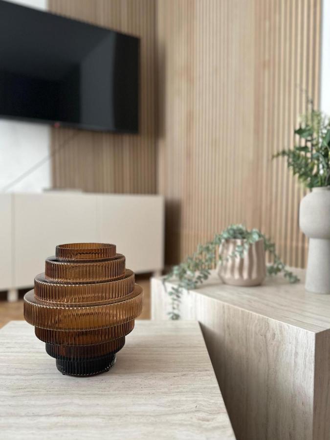 Designer Apartment Near Main Station Wina Bagian luar foto