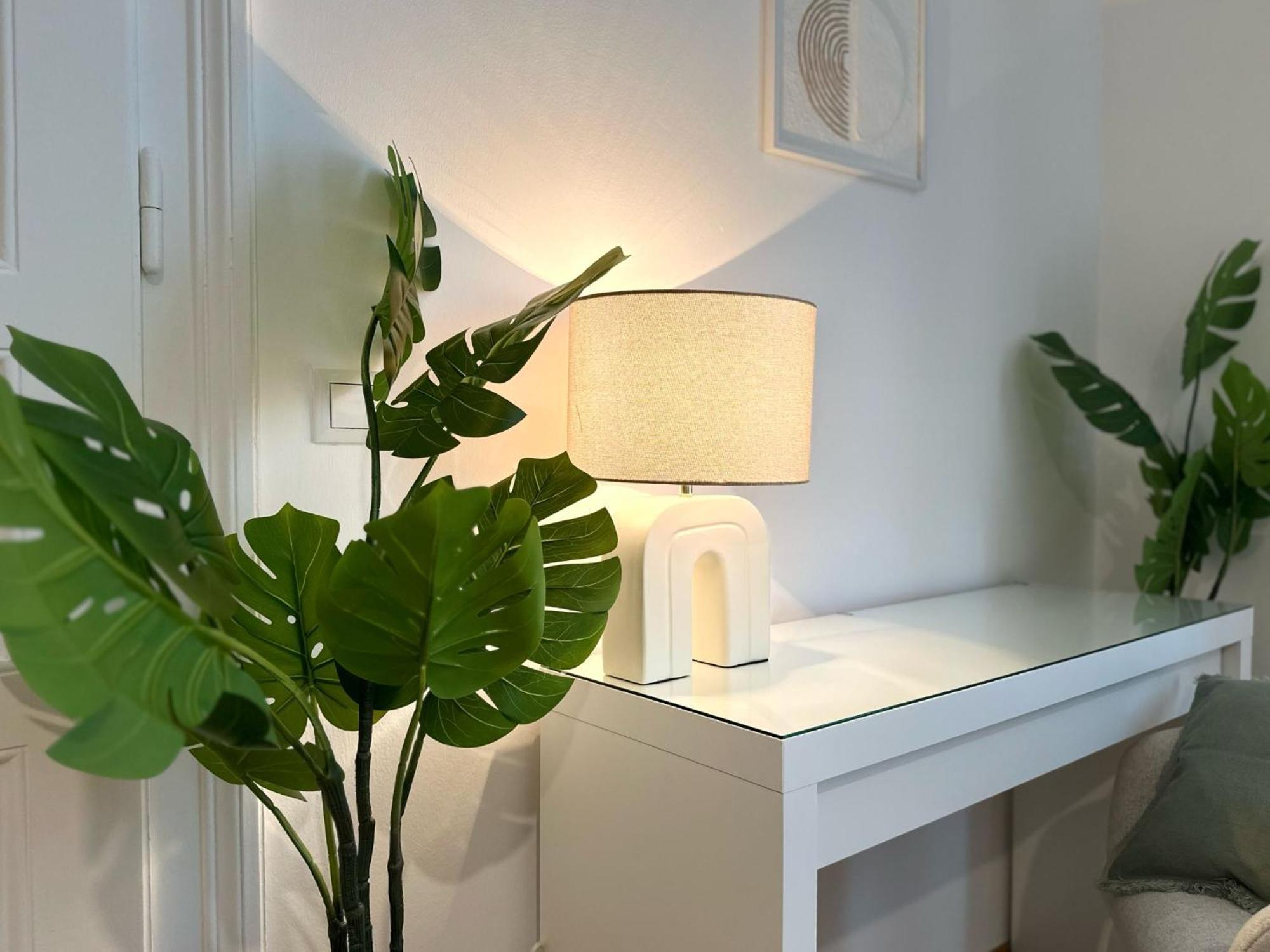 Designer Apartment Near Main Station Wina Bagian luar foto