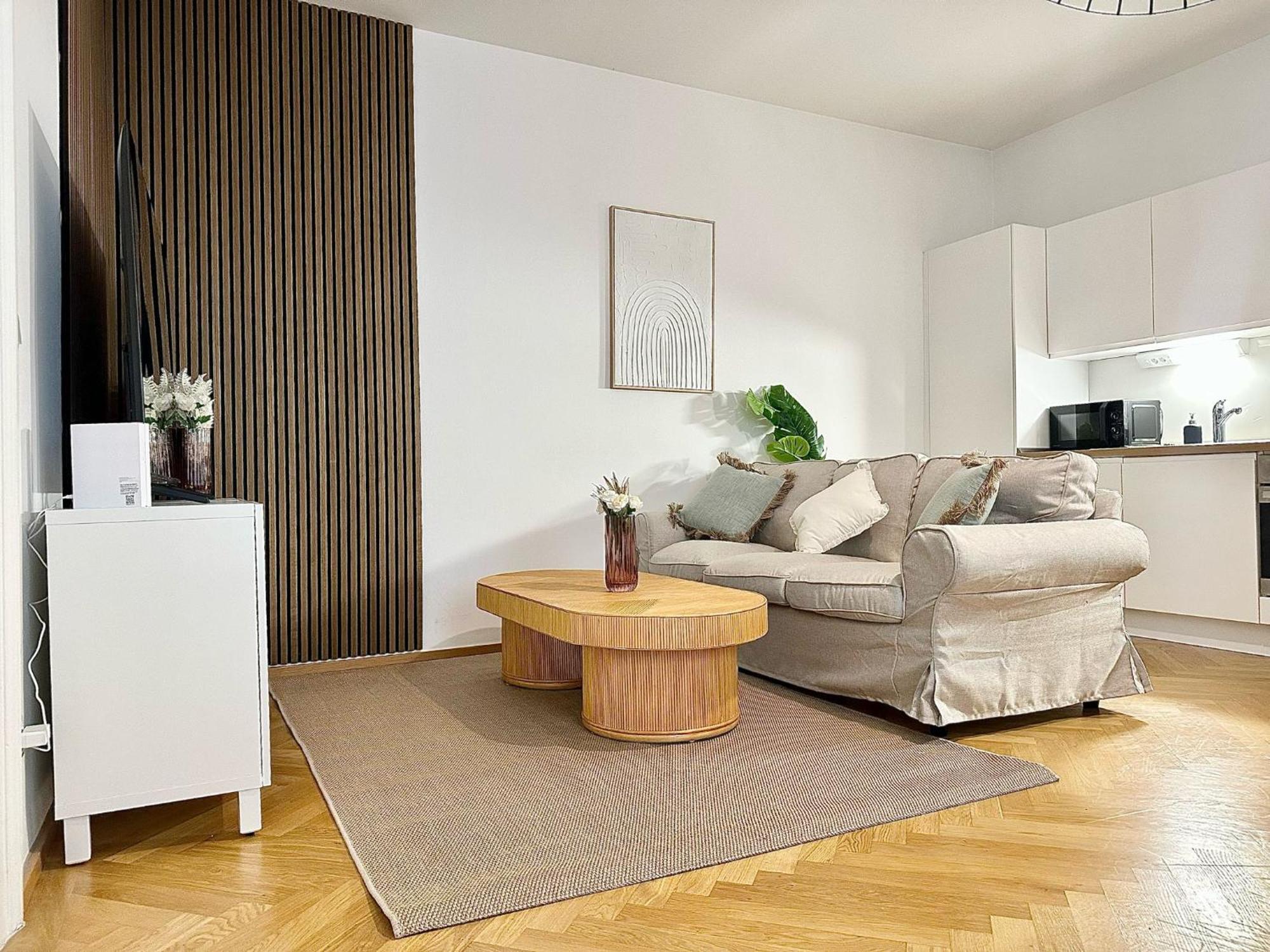 Designer Apartment Near Main Station Wina Bagian luar foto