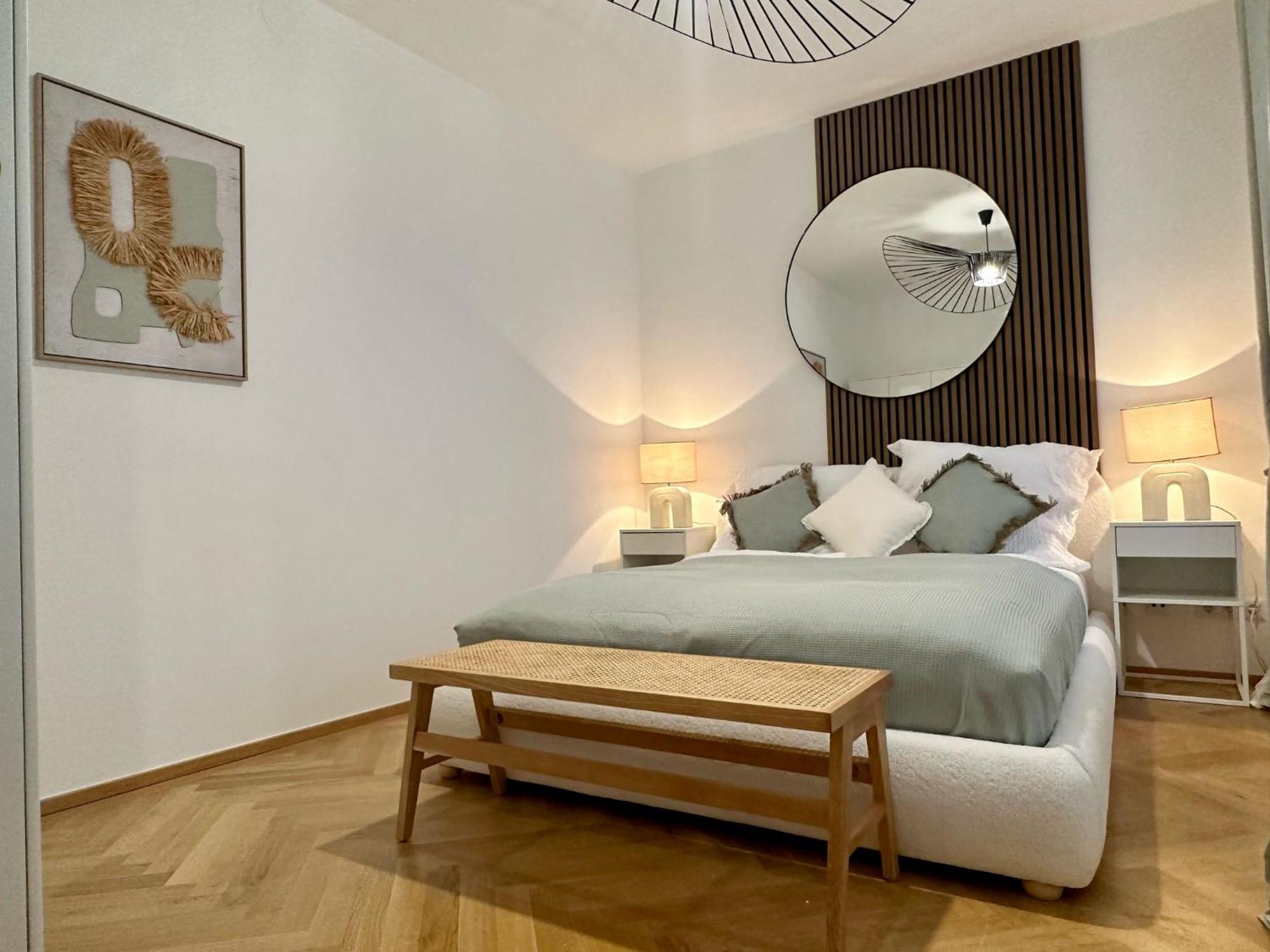 Designer Apartment Near Main Station Wina Bagian luar foto