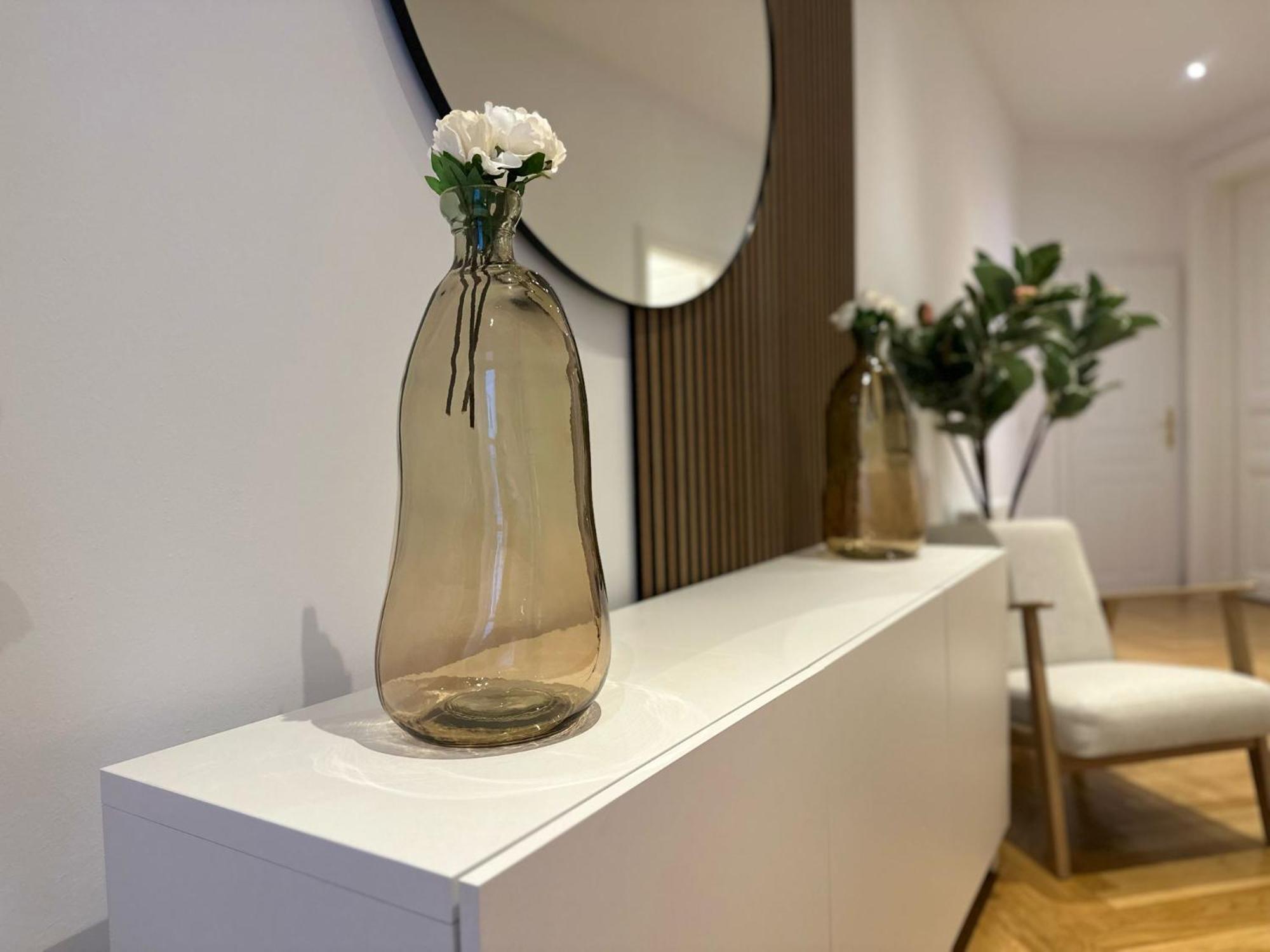 Designer Apartment Near Main Station Wina Bagian luar foto