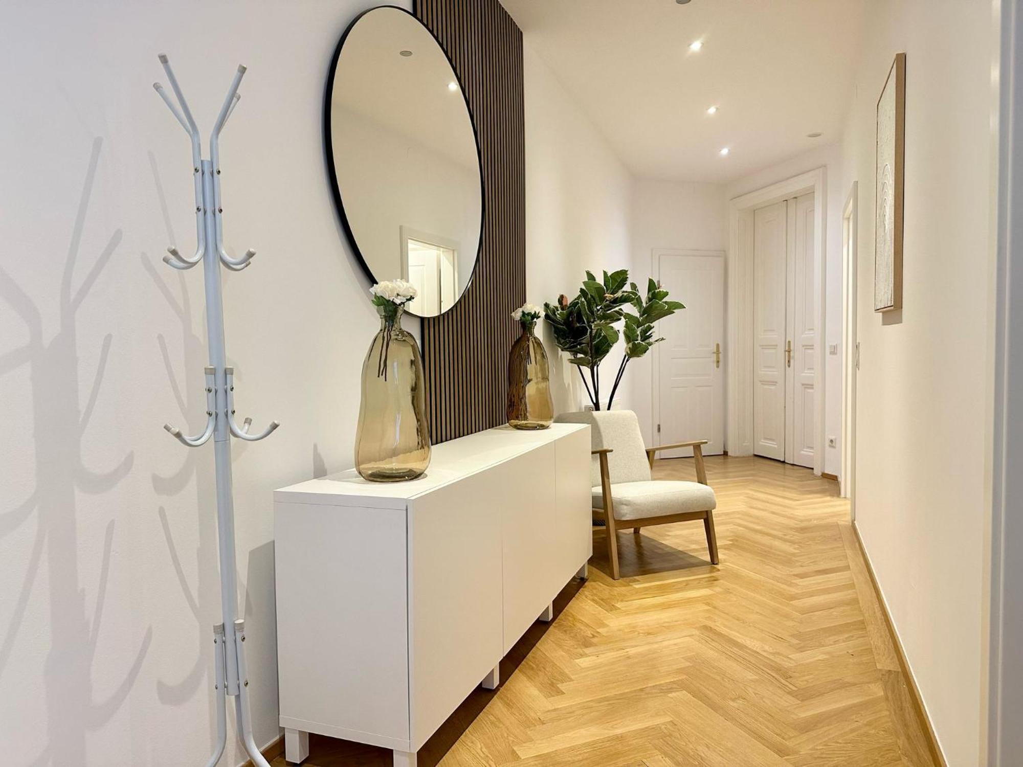 Designer Apartment Near Main Station Wina Bagian luar foto
