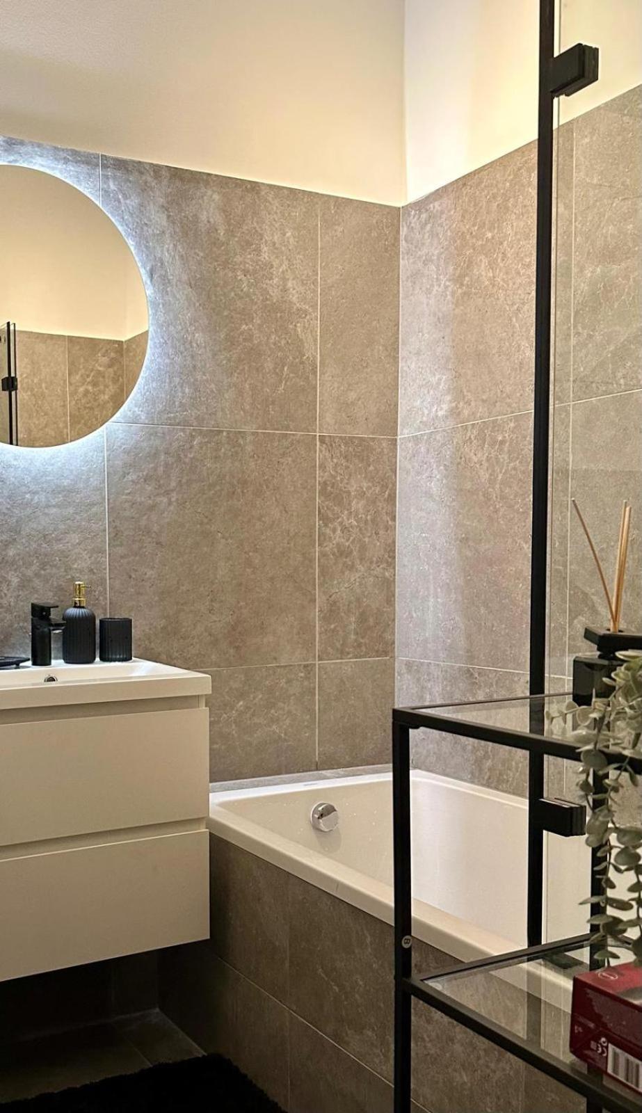 Designer Apartment Near Main Station Wina Bagian luar foto